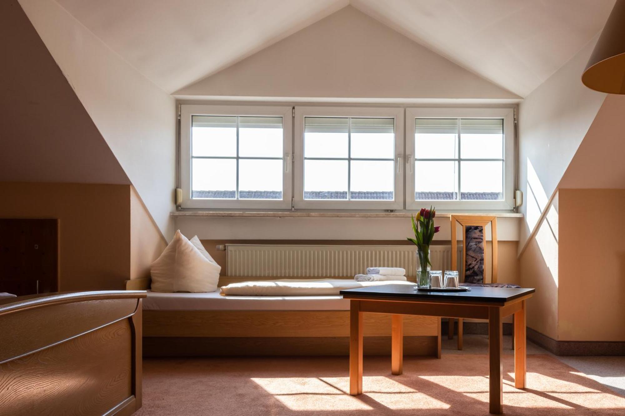 Hotelpension Zum Gockl Allershausen Exterior photo