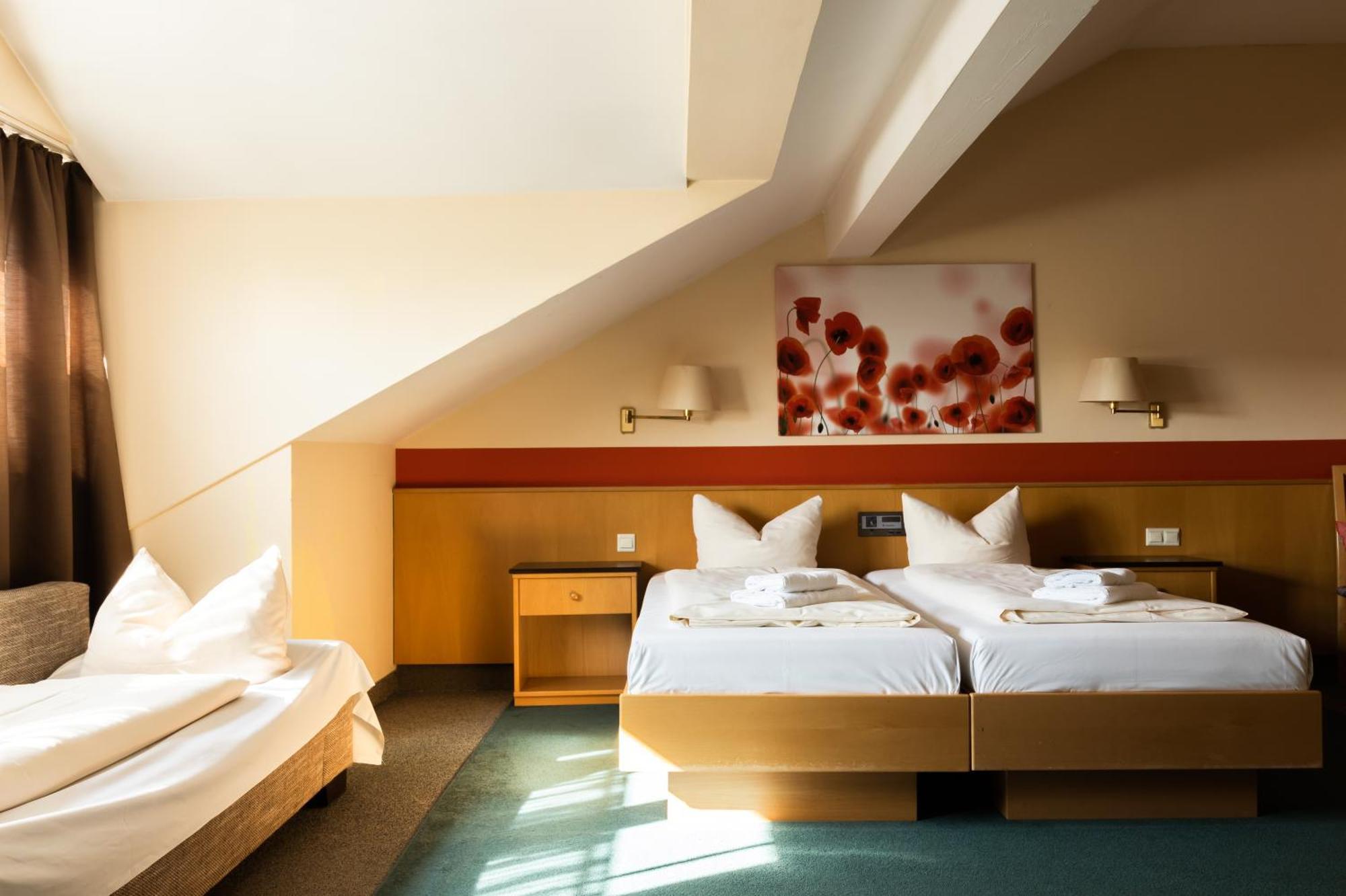 Hotelpension Zum Gockl Allershausen Exterior photo