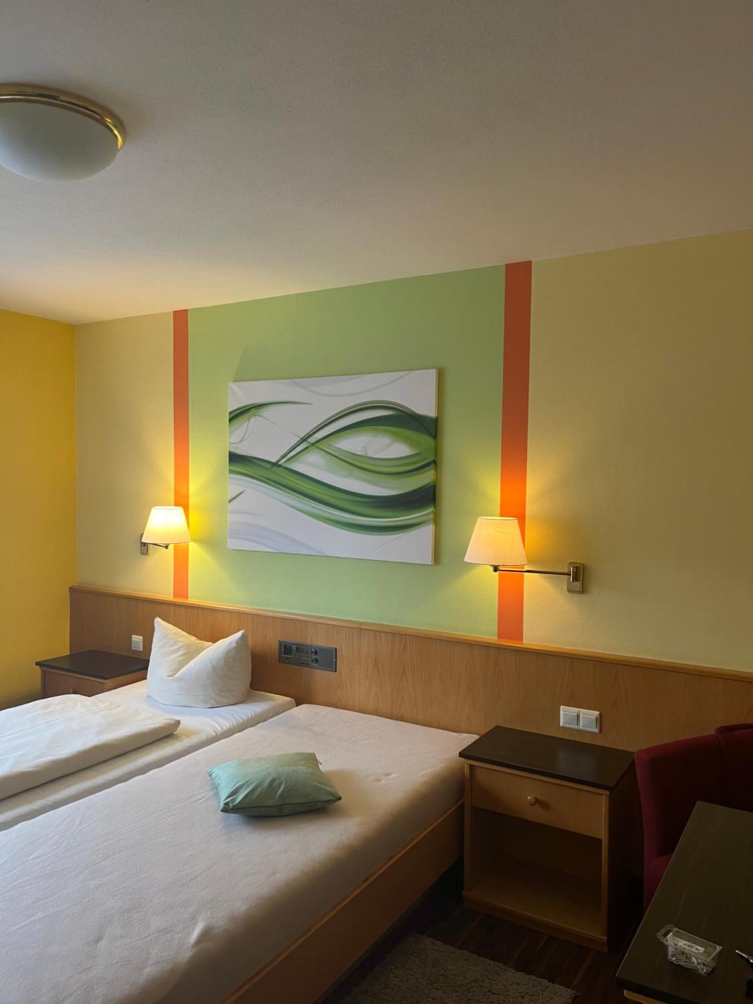 Hotelpension Zum Gockl Allershausen Exterior photo